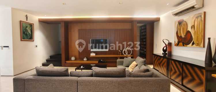 Sunter Paradise 2 Sunter, Jakarta Utaraluas Tanah 300 M²luas Bangunan 600 M²bangunan 3 Lantai Posisi Hoek 4+1 Kamar Tidur4+1 Kamar Mandi Full Furnish Surat Shm Hadap Timur - Selatan Harga 10,5 Milyar Nego 1