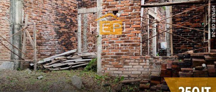 Rumah setengah jadi di sendang mulyo letak staregis 1