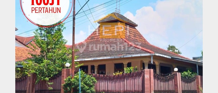 Large House in Trunojoyo Banyumanik, Semarang City 1
