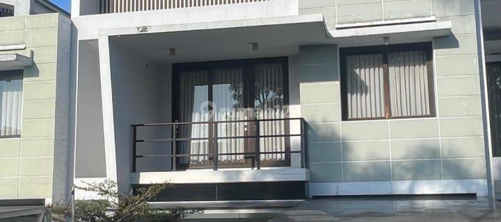 Rumah Modern Minimalis Dilingkungan Cluster Yang Asri Dan Memiliki 2 Lantai Menghadap Timur Dengan Kondisi Full Furnished Yang Terletak Di Daerah Dago Bandung 1