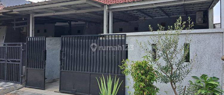 Dijual Rumah Cantik 1 1 2 Lantai di Harapan Indah 1, Bekasi E0038eri  1