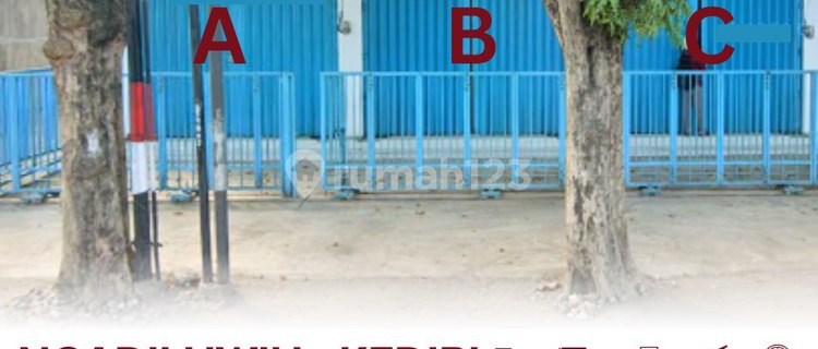 Shop House for Rent on the Main Road of Ngadiluwih, Strategic and Busy, in Front of Ngadiluwih Park 1