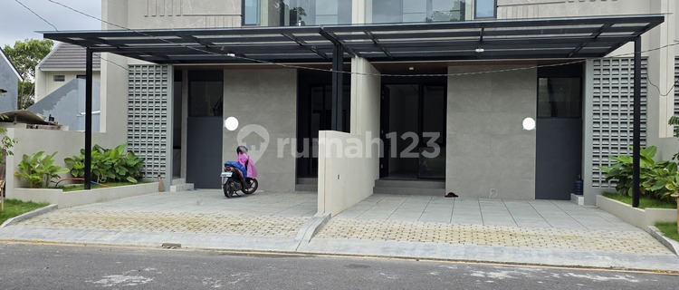 Newv2 Ready-to-Occupy House, Citra Land, West Surabaya. 1