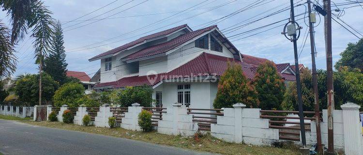 Rumah 1.5 Lantai yang konsep seperti cafe pribadi Bagus 1