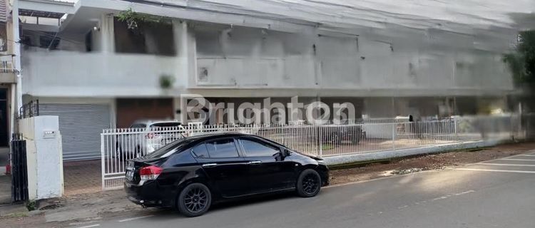 Rumah 2.Lt sekaligus Tanah  Posisi Hoek dan Strategis 1