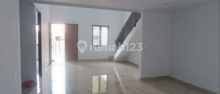 Rumah Bagus 1 1/2 Lantai SHM kalideres Jakarta Barat 1
