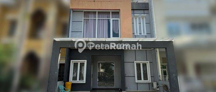 Villa Jalan Perintis Kemerdekaan Komplek Jati Residence 1