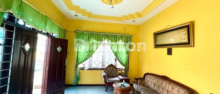 Sewa Rumah Besar Dua Lantai 1