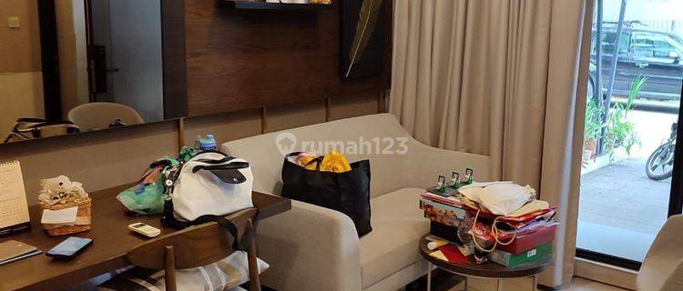 Rumah Rapi Kondisi Furnished Dekat Tol di Citra Garden Puri 1