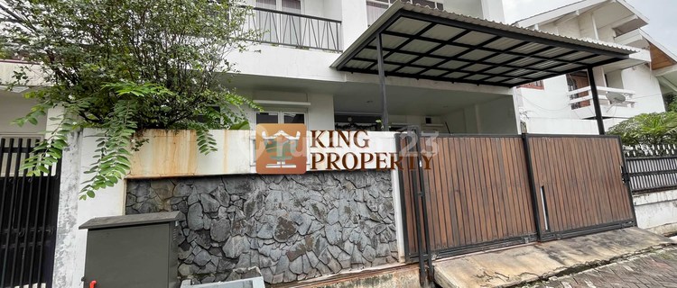 Full Furnished, 2 Lantai 4 Kamar Tidur, Luas 330M, Bonus Premium Set Furniture, Rumah di Tomang