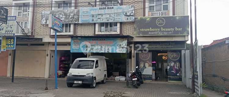 Selling Shop House in Sayuran Rancamanyar Suitable for Business 1