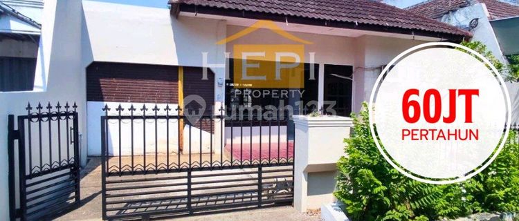 Residential House with Access to Main Roads and City Center 1