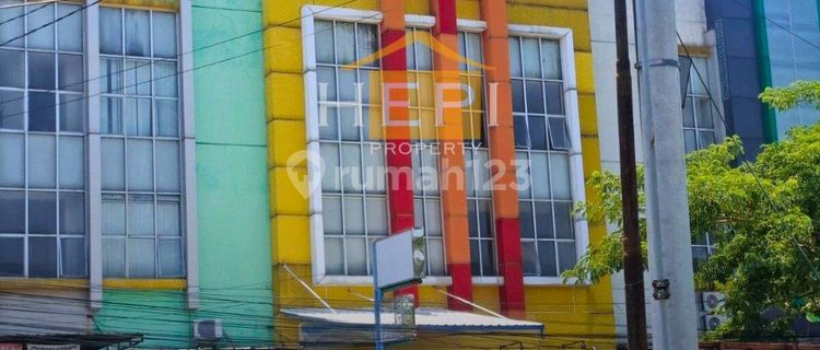 3-Story Shop House in a Strategic Location! Near the Highway, Suitable for Business. 1