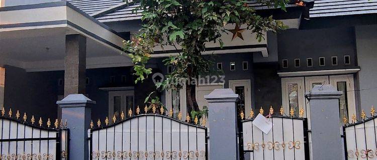 Rumah Kontrakan Semi Furnished SHM Kemang Pratama 3, Bekasi 1