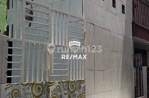 DIJUAL RUMAH KOS 4 PINTU DI KALIBATA LOKASI MENARIK 1