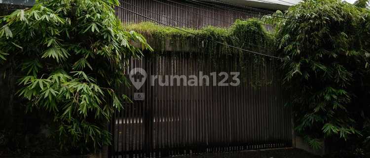 For Sale by Auction: 2-Story House on Jalan Taman Radio Dalam IV, Radio Dalam - South Jakarta 1