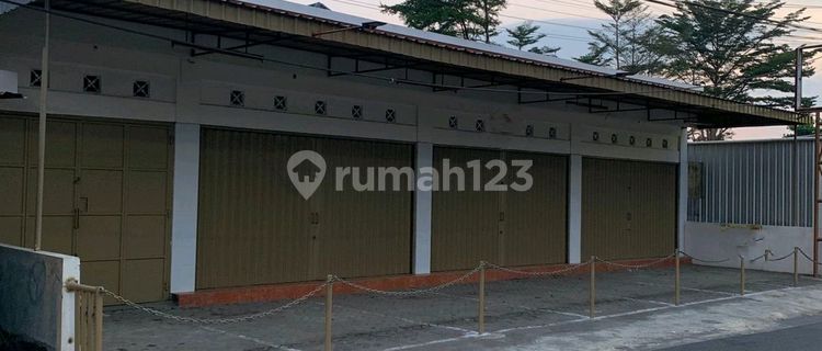 For rent/sale Large Shophouse Ngemplak Sleman Yogyakarta 1