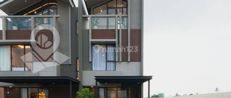 Rumah Mewah 3 Lantai Dengan Konsep Premium Attick  1