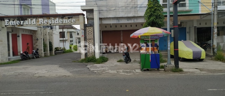 Dwika Nirmala Shop House on Jl. Kolonel Sudiarto Block B 1