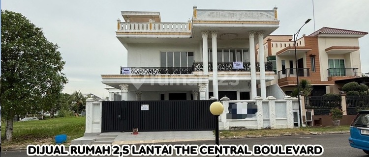 For Quick Sale ‼️ Luxury 2.5-Story House at The Central Boulevard with Private Swimming Pool 1