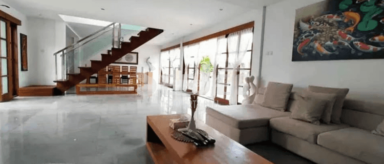 Fully Private Freehold Villa With Spacious Garden, Large Pool, And Modern Amenities 1