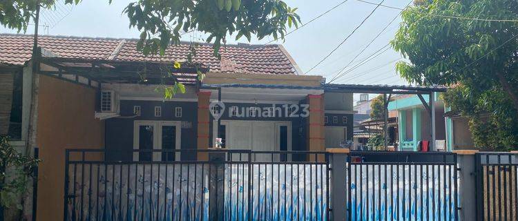 Rumah Siap Huni Sudah Renovsi Dekat Grandwisata Komplek Ramai  1