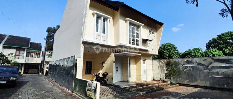 Rumah Town House 2 Lantai Berjarak Hanya 1 Km Dari Prawirotaman 1