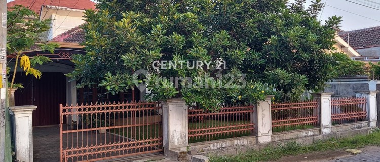 Asri 3BR House Within Condongcatur Housing Complex Near LIA Campus 1