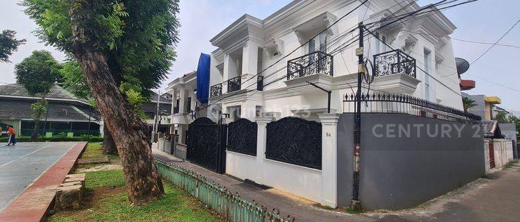 Rumah Mewah Model Classic Tebet Dalam Full Furnished 1