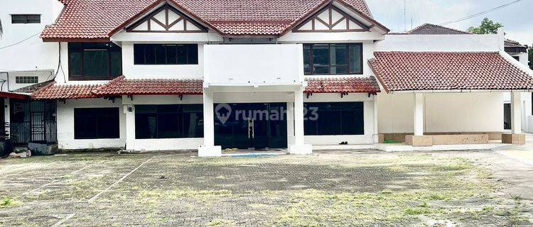 Gedung Rumah Besar Di Pinggir Jalan Utama Cocok Untuk Tempat Pelatihan Dan Mes Karyawan 1