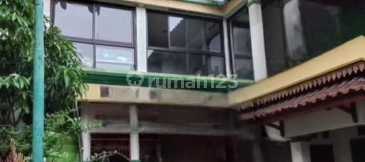 Rumah 2 Lantai Kampung Makasar, Halim Perdana Kusuma, Jakarta Timur 1