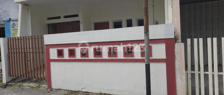 4-bedroom Kartini House Semarang 1