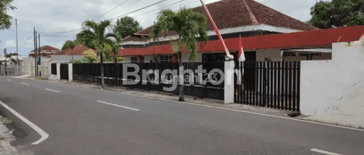 RUMAH DI JALAN SENTOT PRAWIRODIRDJO, KOTA JEMBER 1