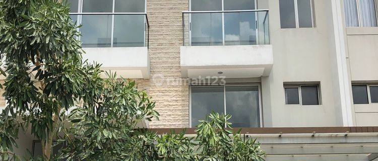 Sewa Termurah Rumah Pik2 Manhattan Pbv Simprug 1