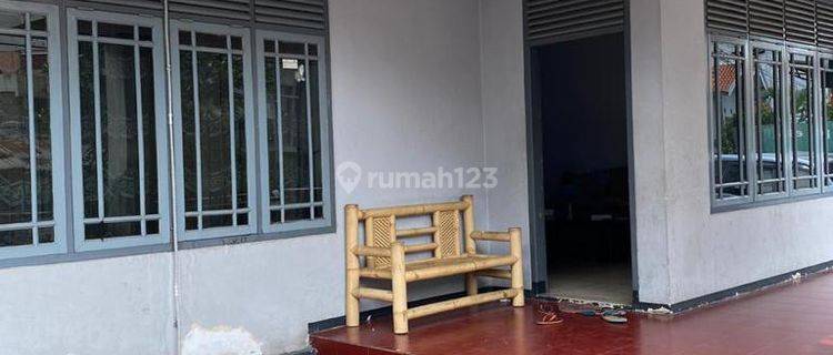 Rumah Ada Paviliun Bisa Disewakan Dekat Hotel Savoy Homan 1