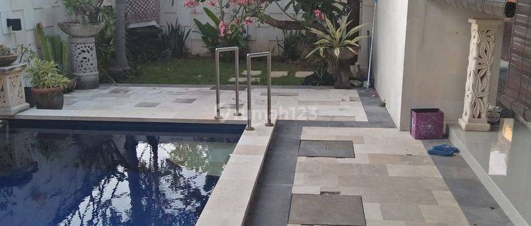 TOP URGENT DI JUAL VILLA LOKASI TIRTA AKASA SANUR DENPASAR SELATAN 
 1