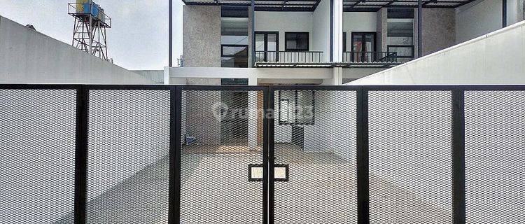 Rumah 4 Lantai Baru Unfurnished SHM di Jl. Surya Sumantri, Bandung 1