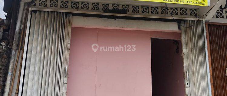 Tempat Usaha di Kampung Melayu, lokasi strategis di pinggir jalan raya 1
