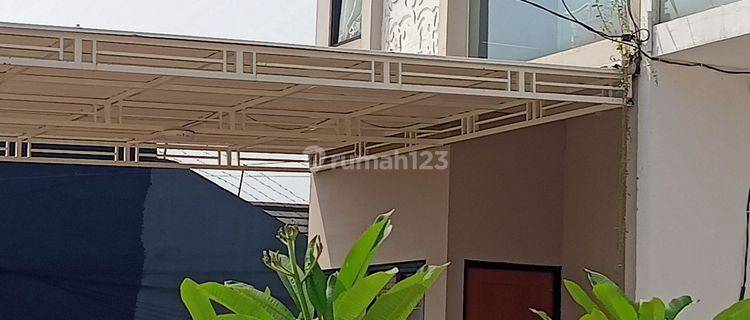 Rumah 2 Lantai Clasik Super Murah Di Tang-Sel  1