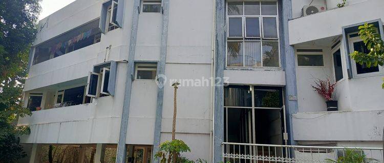 Cipete Raya.rumah Hunian Kos Tipe Apartemen  1 Br. 3 Lantai Shm Bagus Timur 1