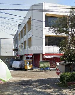 Shop House for Rent in Klojen Malang, 3 Floors, Business Center, Strategic Location. 1