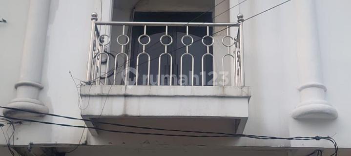 For Rent: 4-story shop house in Rawamangun 1