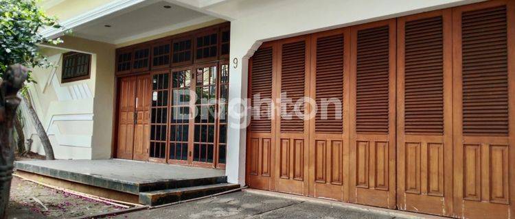 RUMAH 2,5 LANTAI DI KEBON KACANG 1