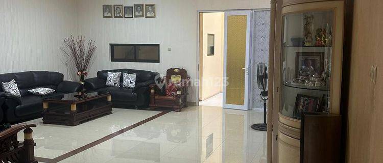 Rumah 3 Lantai Bagus Semi Furnished SHM di Pik1 Walet Indah, Jakarta Utara 1