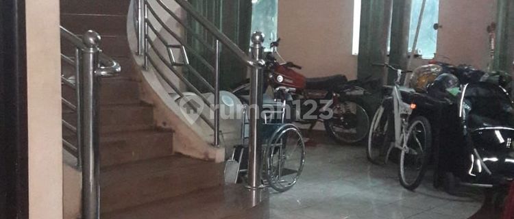 For sale luxury house in North Meruya West Jakarta 1