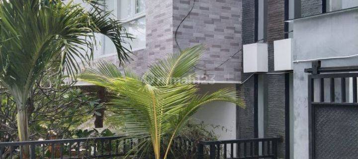 DIJUAL RUMAH BESAR& STRATEGIS DEKAT SUNSET ROAD 2 Lantai SHM Bagus 1