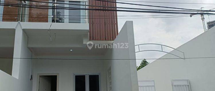 Rumah Modern 3 Lantai Dengan Carport Di Rawasari Jakarta Pusat 1