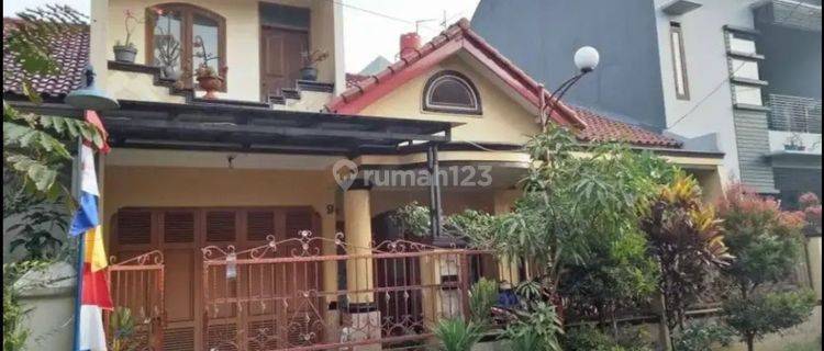 Rumah terawat siap huni di kiara sari buah batu 1