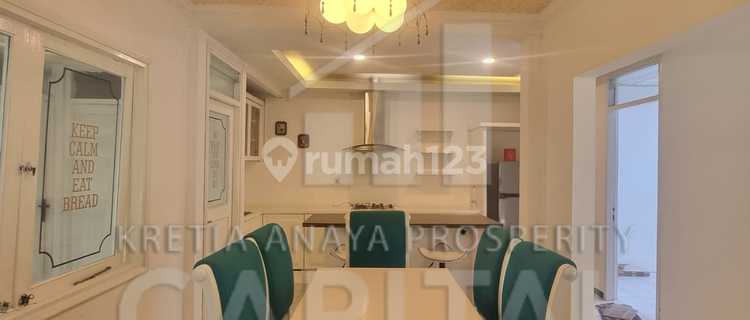 Semi-Furnished House with Hook Position in Tatar Wangsakerta KBP 1
