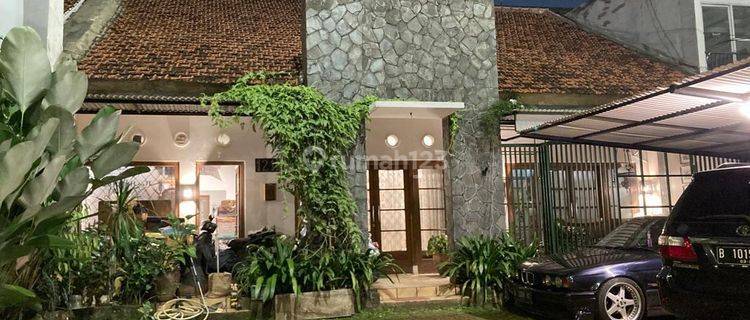 Disewakan Rumah di Kebayoran Baru Jakarta Selatan 4 Kamar Tidur 1